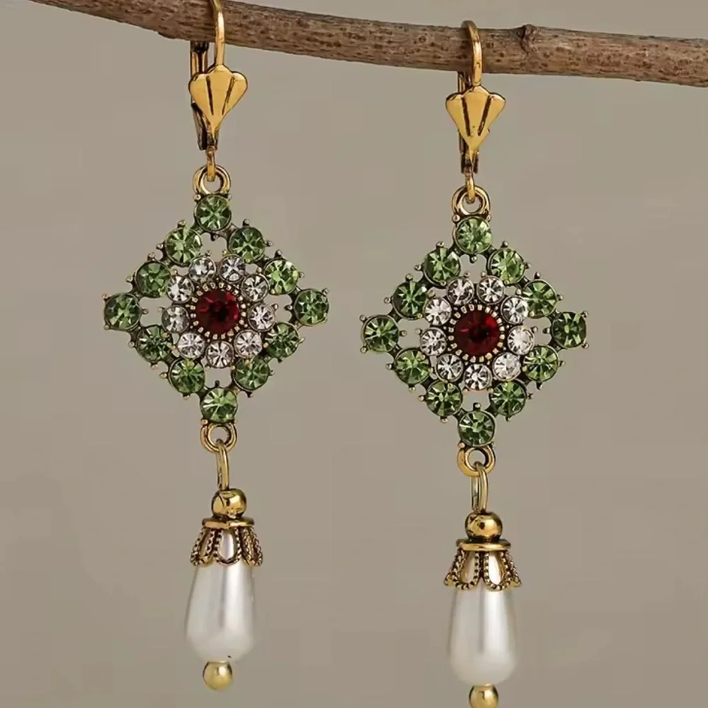 New!! Vintage Gold and Green Dangle Earrings
